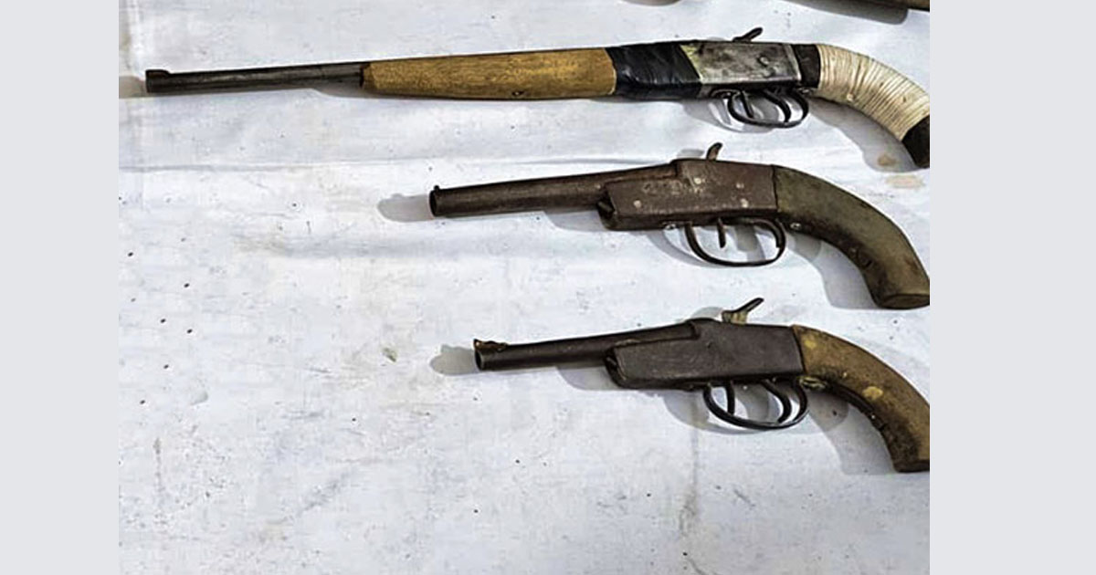 রাউজানে পরিত্যক্ত ডোবা থেকে ৩টি এলজি উদ্ধার