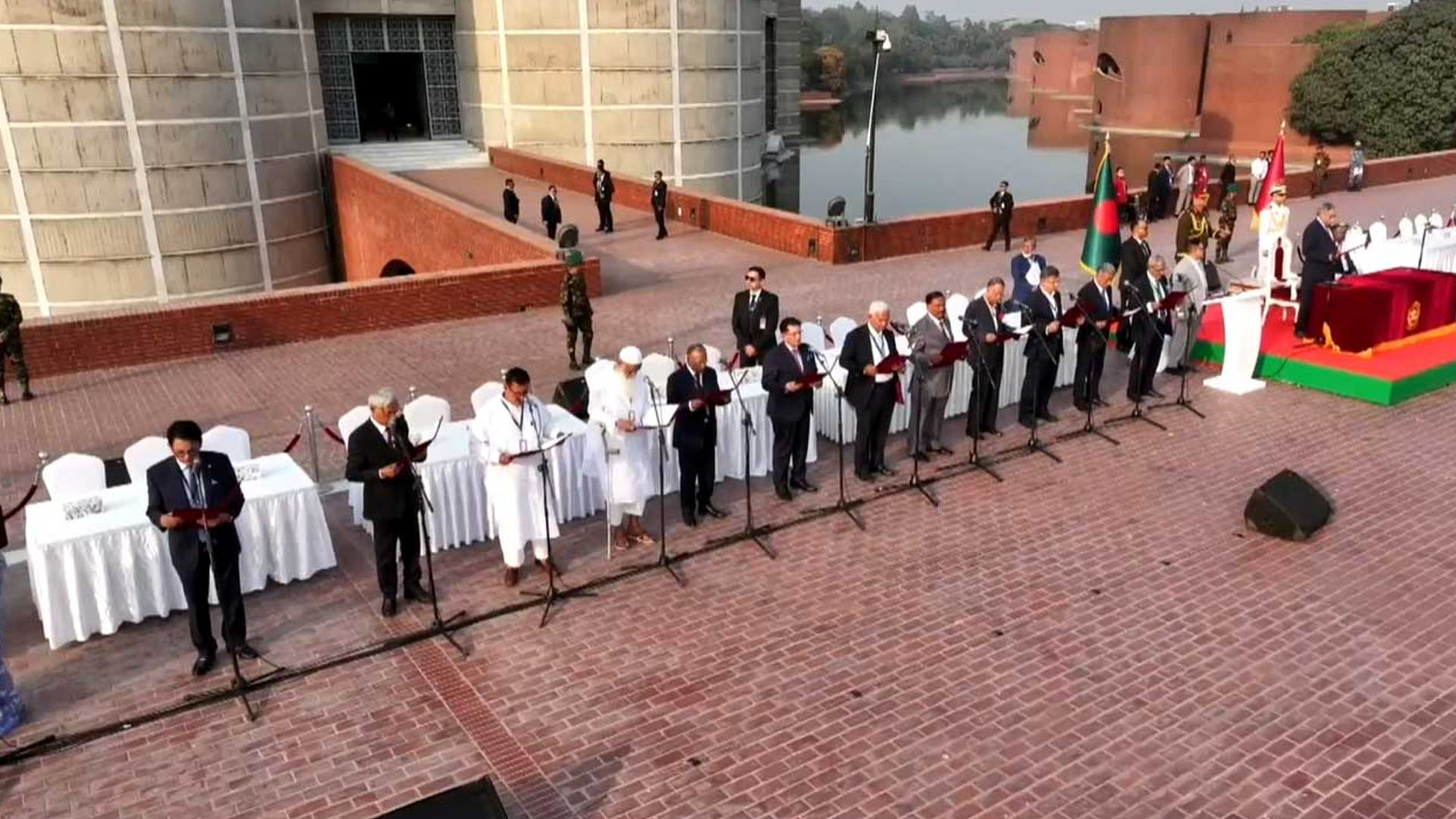 শপথ গ্রহণ করলেন ২৫ মন্ত্রী ও ২৪ প্রতিমন্ত্রী