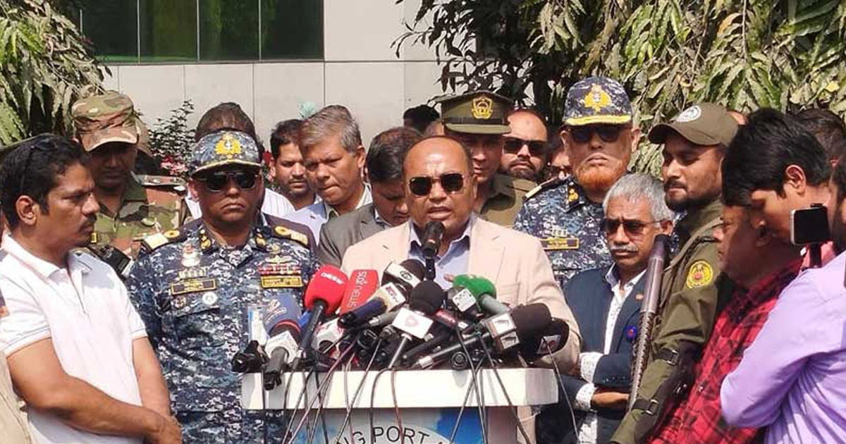 চট্টগ্রাম বন্দরের কার্যক্রম সচল আছে: বন্দর চেয়ারম্যান