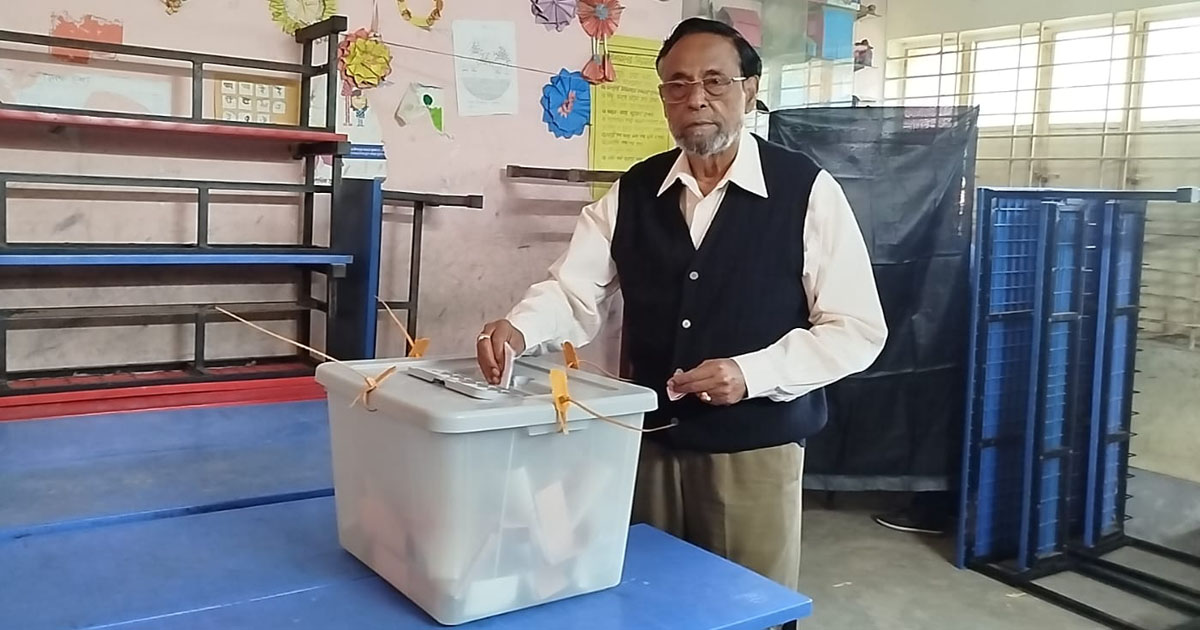 ভোট দিলেন এলডিপির সভাপতি কর্নেল ওলি