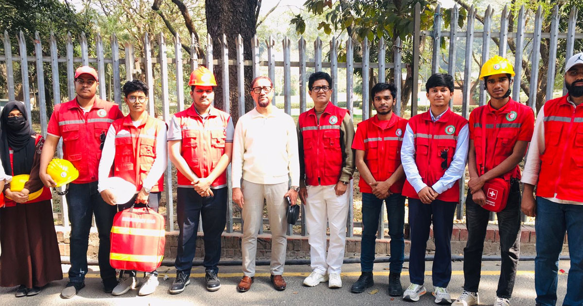 নির্বাচনে জরুরি প্রাথমিক চিকিৎসা সেবায় চট্টগ্রাম সিটি রেড ক্রিসেন্ট