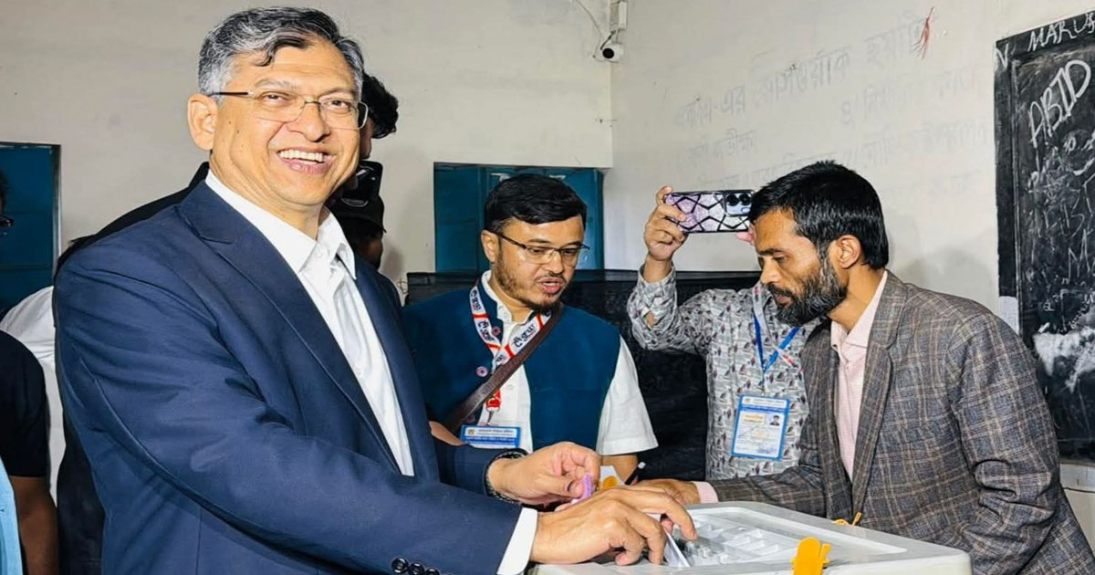 ভোট দিলেন সালাহউদ্দিন আহমদ