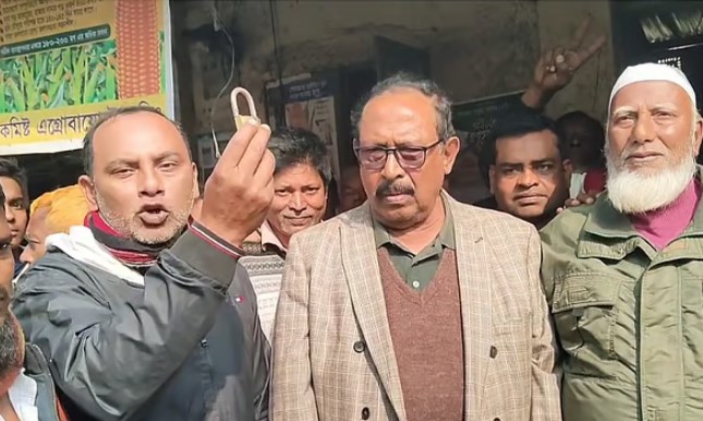 পঞ্চগড়ে বিএনপি নেতা খুললেন আ’লীগ কার্যালয়ের তালা, ভিডিও ঘিরে বিতর্ক