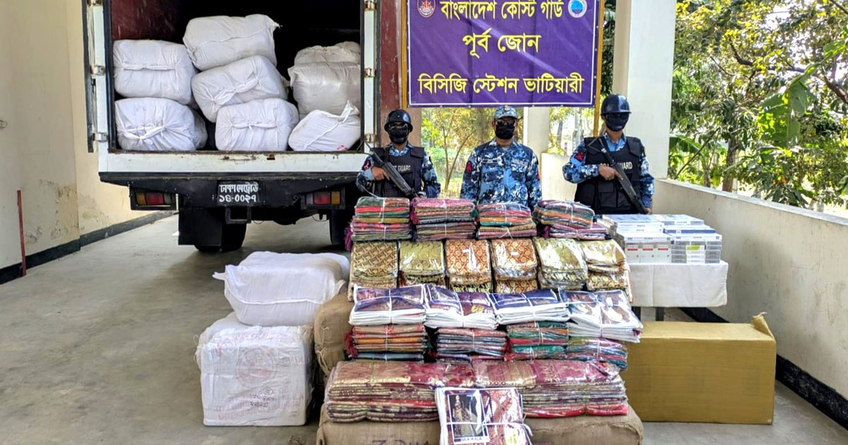সীতাকুণ্ডে ৮কোটি ৯২ লাখ টাকার কাপড় ও সিগারেট জব্দ