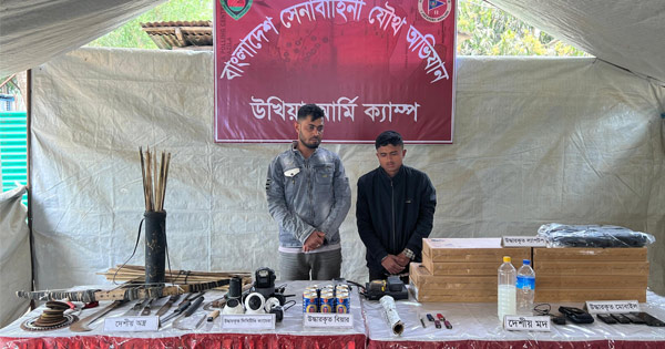 উখিয়ায় বিপুল অস্ত্র ও মাদকসহ আটক ২