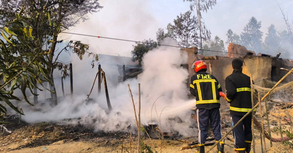 লোহাগাড়ায় বসতবাড়িতে আগুন, ৪ লাখ টাকার ক্ষয়ক্ষতি দাবি