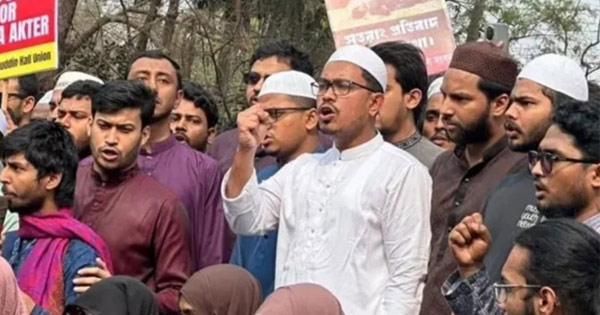 সারাদেশে মা-বোনদের ইজ্জত লুণ্ঠিত হচ্ছে: ডাকসু ভিপি