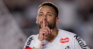 গোল ও নাচে সমালোচকদের জবাব দিলেন নেইমার