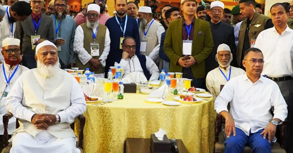 জামায়াতের ইফতারে গিয়ে কয়েক দশকের নজির ভাঙলেন প্রধানমন্ত্রী