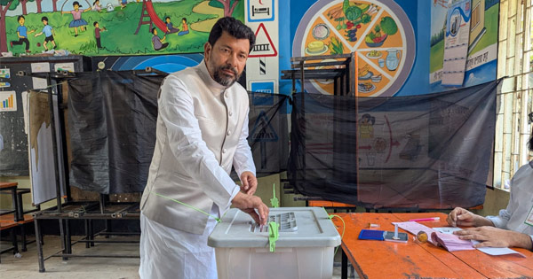 নাজমুল মোস্তফা আমিন ভোট দিলেন