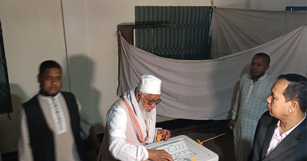 ভোট দিলেন শাহজাহান চেীধুরী