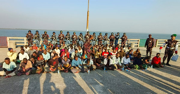 আরাকান আর্মি থেকে মুক্ত ৭৩ জেলে, স্বস্তিতে ফিরলেন টেকনাফে