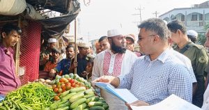 রমজানে দ্রব্যমূল্য স্থিতিশীল রাখতে টেকনাফ প্রশাসনের অভিযান, অর্থদণ্ড