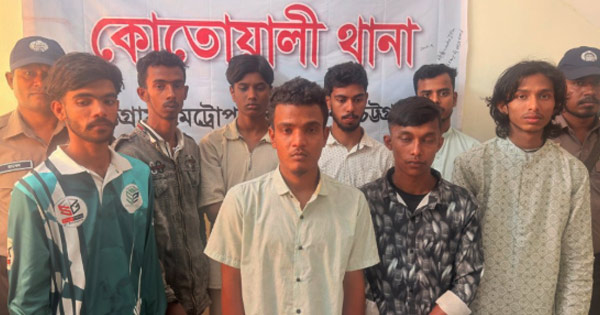 কোতোয়ালিতে কার্যক্রম নিষিদ্ধ আ. লীগের ঝটিকা মিছিল, গ্রেপ্তার ৮