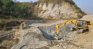 সাতকানিয়ায় মাটি কাটার বিরুদ্ধে সেনা অভিযান, এস্কেভেটর বিকল