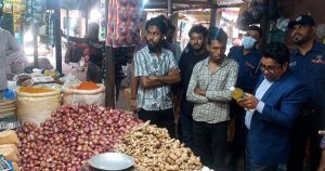 ওজনে অনিয়ম, মূল্য তালিকা না রাখায় ৮ প্রতিষ্ঠানকে জরিমানা