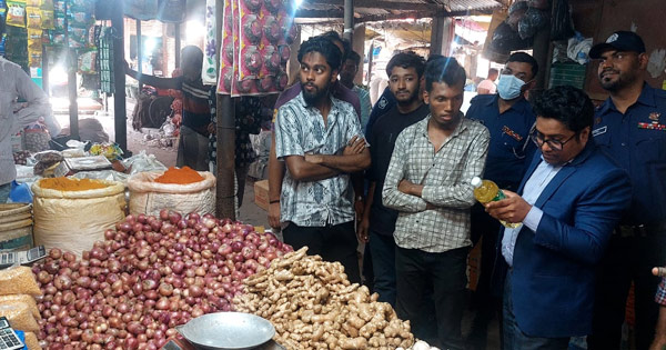 ওজনে অনিয়ম, মূল্য তালিকা না রাখায় ৮ প্রতিষ্ঠানকে জরিমানা