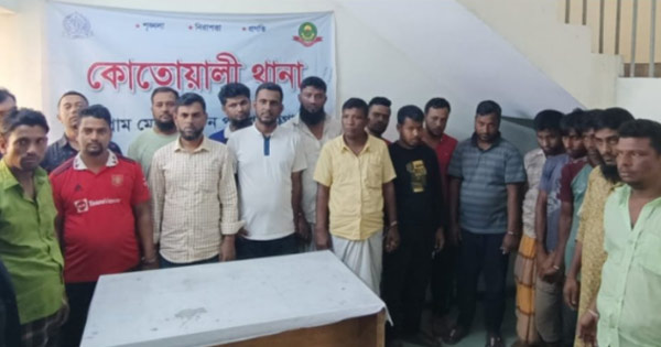 কোতোয়ালীতে জুয়ার আড্ডায় অভিযান, আটক ২০