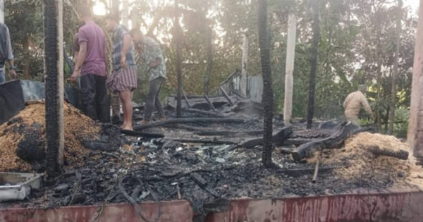 পেকুয়ায় অগ্নিকাণ্ডে বসতবাড়ি সম্পূর্ণ পুড়ে ছাই