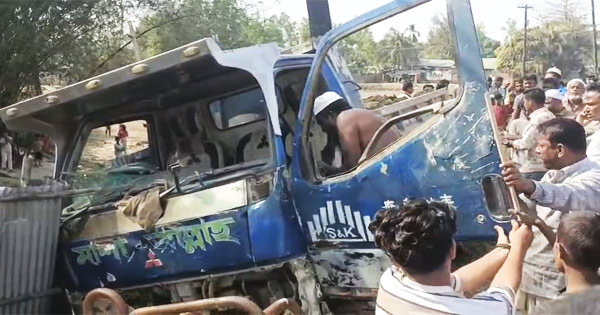 রাস্তার পাশে দাঁড়িয়ে থাকা শিশুকে চাপা দিল ডাম্প ট্রাক, টেকনাফে শিশুর মৃত্যু