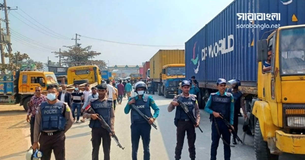 অনির্দিষ্টকালের কর্মবিরতিতে অচল চট্টগ্রাম বন্দর