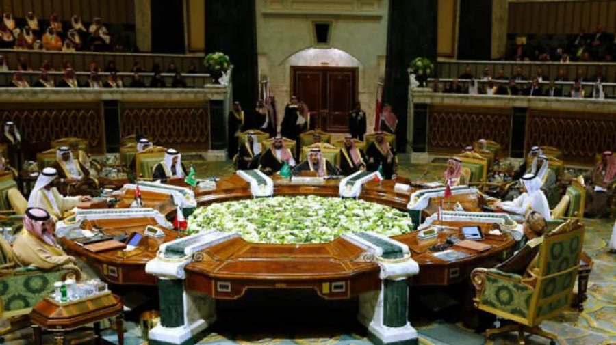 এখনই নয়, ইরানকে ‘একঘরে’ করেই থামুক যুদ্ধ: ট্রাম্পকে আরব মিত্রদের বার্তা