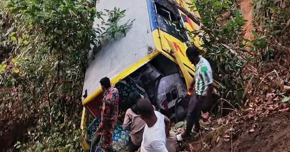 বান্দরবানে পর্যটকবাহী বাস গভীর খাদে পড়ে আহত অন্তত ২০