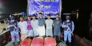 বাঁশখালীতে অবৈধ ট্রলিং বোট-জালসহ ৬ পাচারকারী আটক