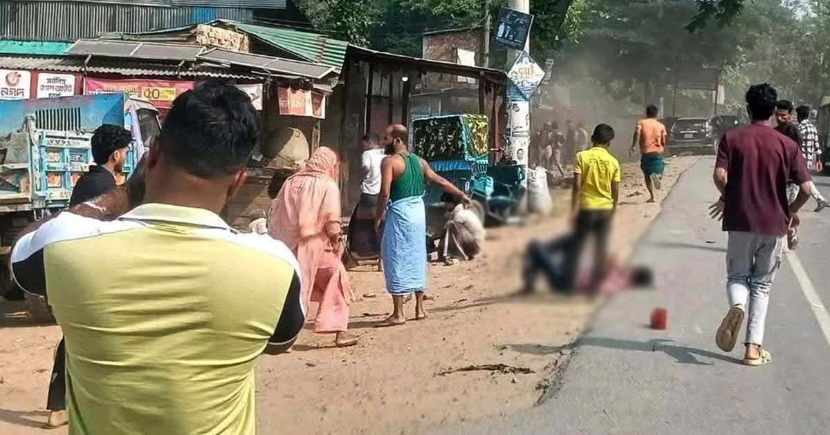 সাতকানিয়ায় দাঁড়িয়ে থাকা রিকশায় মাইক্রোবাসের ধাক্কা, নিহত ২