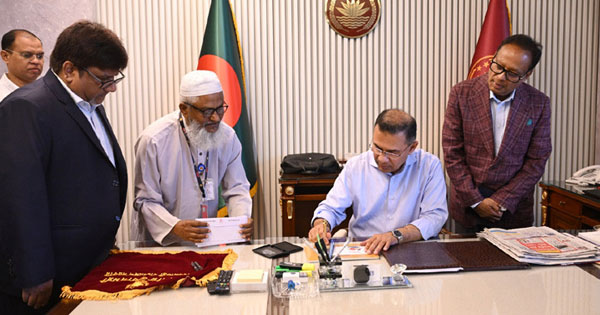 স্বাধীনতা দিবসের স্মারক ডাকটিকেট অবমুক্ত করলেন প্রধানমন্ত্রী