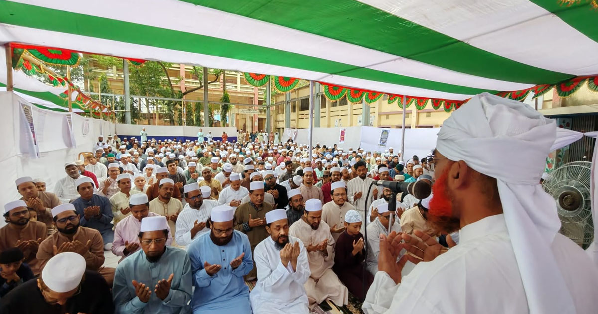 ইনসানিয়াত বিল্পবের উদ্যাগে চট্টগ্রামে ঈদের নামাজ অনুষ্ঠিত