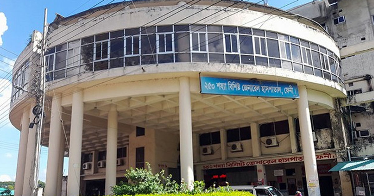 ফেনীতে বাস-অ্যাম্বুলেন্স ও মোটরসাইকেল সংঘর্ষে নিহত ৩, আহত ৩