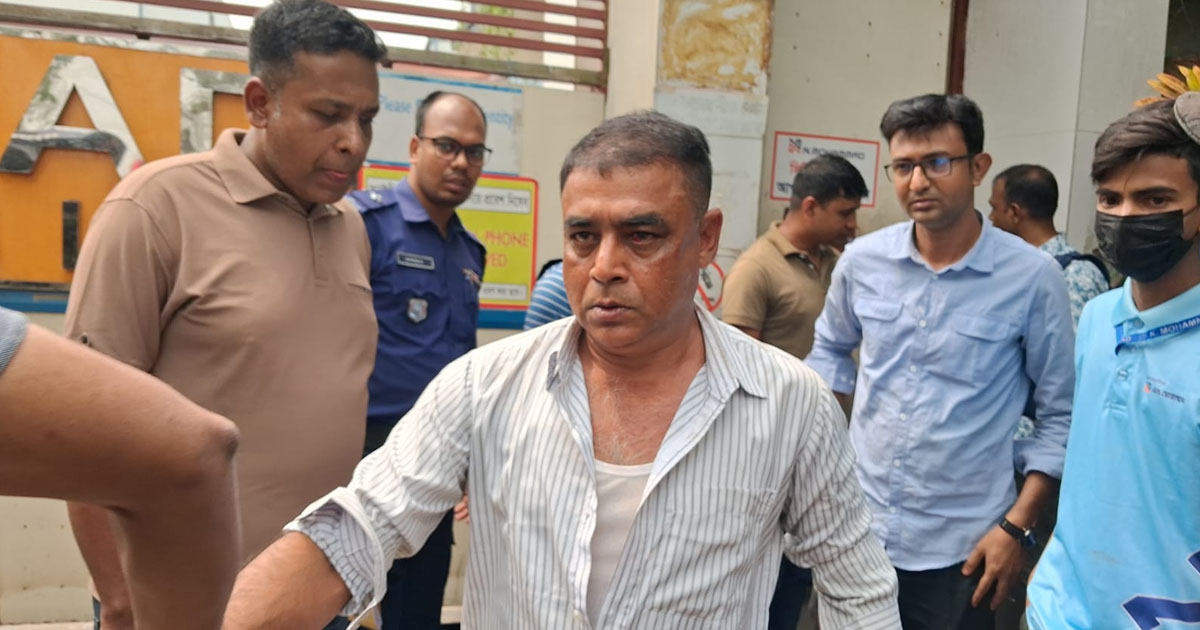 এন মোহাম্মদের কারখানায় সংবাদ সংগ্রহ করতে গিয়ে হামলার শিকার দুই সাংবাদিক