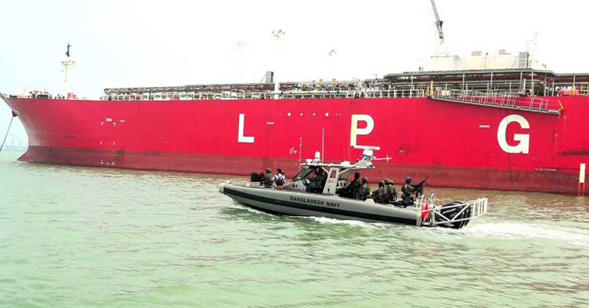 জ্বালানিবাহী জাহাজের নিরাপত্তা জোরদার করেছে নৌবাহিনী