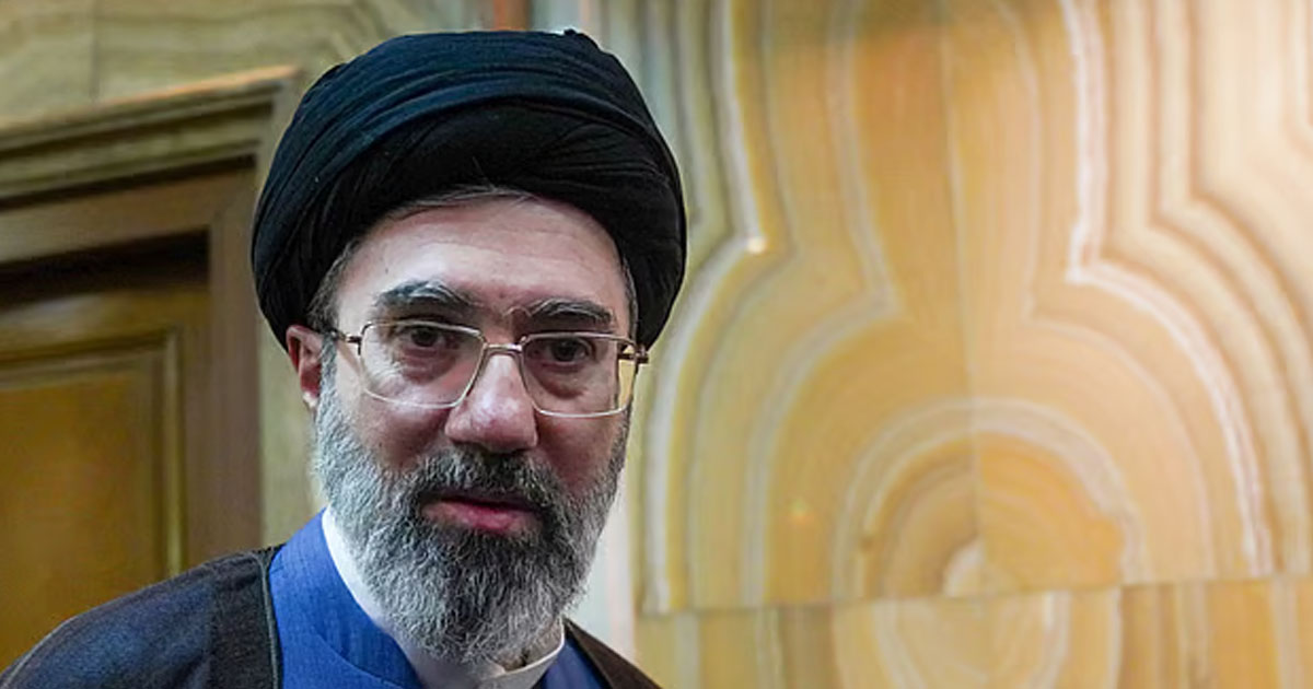 বাগানে হাঁটতে গিয়ে বেঁচে যান মোজতবা খামেনি