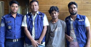 চট্টগ্রামে ২ দফা অভিযানে সম্রাট গ্রুপের প্রধান গ্রেপ্তার, ধস্তাধস্তিতে ৩ পুলিশ আহত