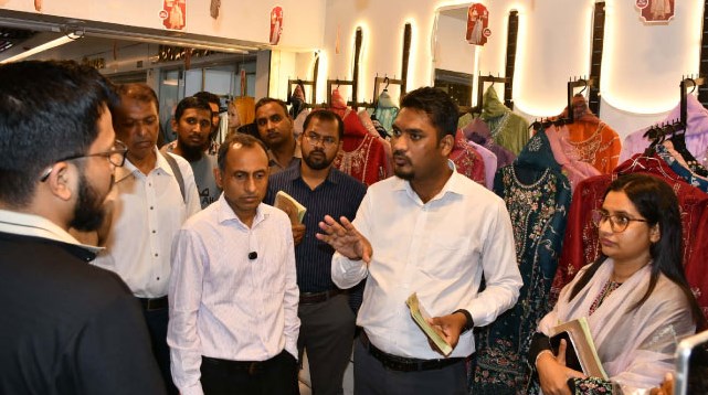 দেশি পোশাককে বিদেশি বলে বিক্রি, ফিনলে সাউথ সিটির ৪ প্রতিষ্ঠানকে জরিমানা