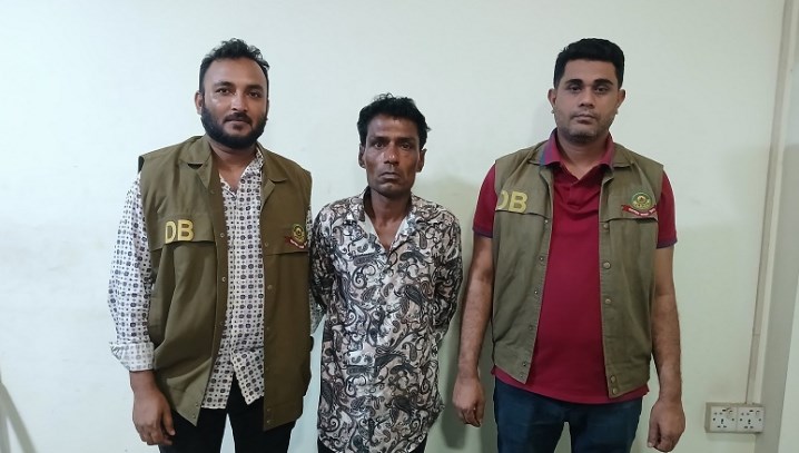 একাধিক মামলার চিহ্নিত আসামি খোকন ডিবির হাতে গ্রেপ্তার