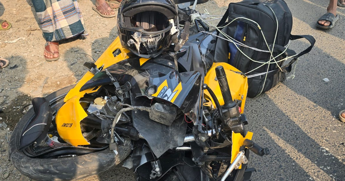 সীতাকুণ্ডে মোটরসাইকেল নিয়ন্ত্রণ হারিয়ে কাভার্ডভ্যানে ধাক্কা, যুবক নিহত