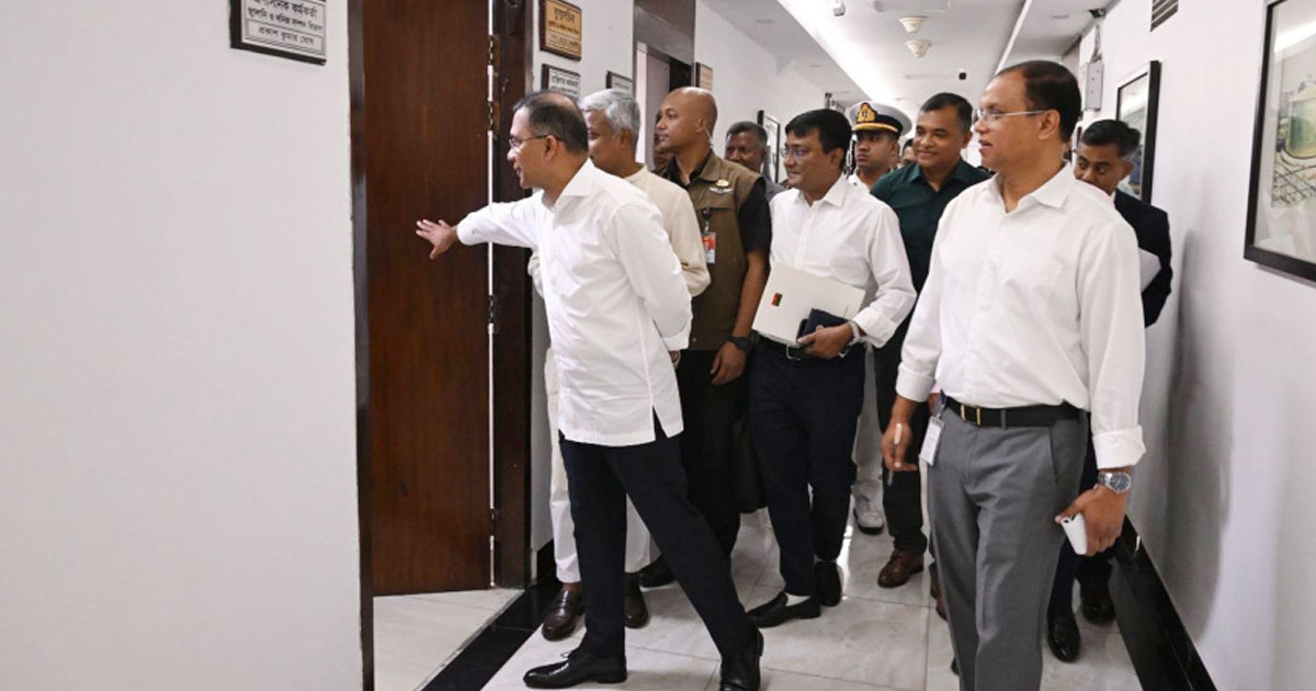সচিবালয়ে বিভিন্ন মন্ত্রণালয় পরিদর্শন প্রধানমন্ত্রীর