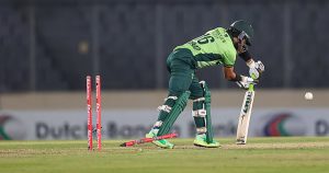 পেসারদের তোপে ব্যাটিং বিপর্যয়ে পাকিস্তান