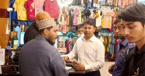 সীতাকুণ্ডে বেশি মূল্যে পোশাক বিক্রি: দুই প্রতিষ্ঠানকে জরিমানা