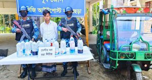 টেকনাফে লক্ষাধিক টাকার মদসহ কারবারি গ্রেপ্তার