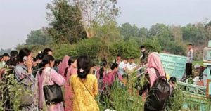 কাপ্তাই লেকে লঞ্চের তলায় ছিদ্র, দুই শতাধিক যাত্রী অল্পের জন্য রক্ষা