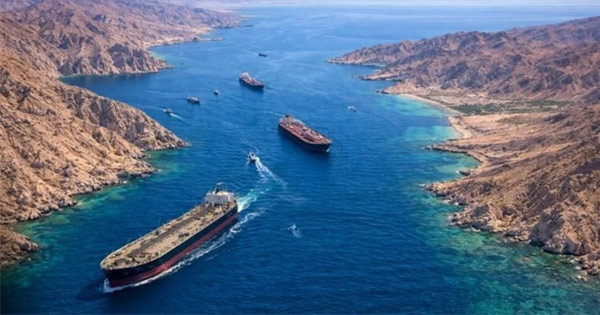 পশ্চিমাদের জন্য হরমুজ প্রণালী বন্ধ ঘোষণা করল আইআরজিসি