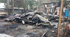 মিরসরাইয়ে দুই ভাইয়ের বসতঘর পুড়ে ছাই, ঠাঁই খোলা আকাশের নিচে