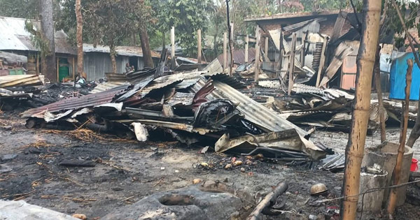মিরসরাইয়ে দুই ভাইয়ের বসতঘর পুড়ে ছাই, ঠাঁই খোলা আকাশের নিচে