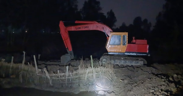 বাঁশখালীতে খাল দখল করে মৎস্য প্রকল্প, কারাদণ্ড ও জরিমানা