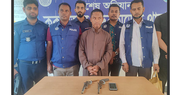 মহেশখালী থেকে অস্ত্র পাচারকালে রোহিঙ্গা যুবক গ্রেপ্তার