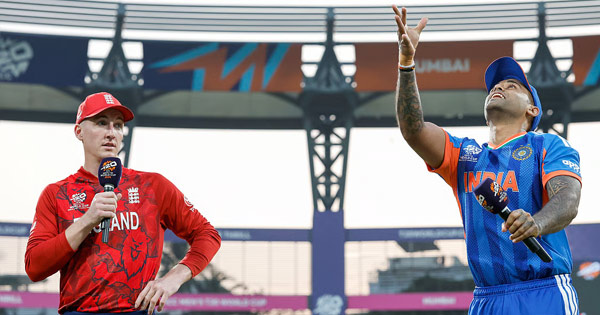 ইংল্যান্ডের সাথে ফাইনালে ওঠার লড়াইয়ে ব্যাট করছে ভারত